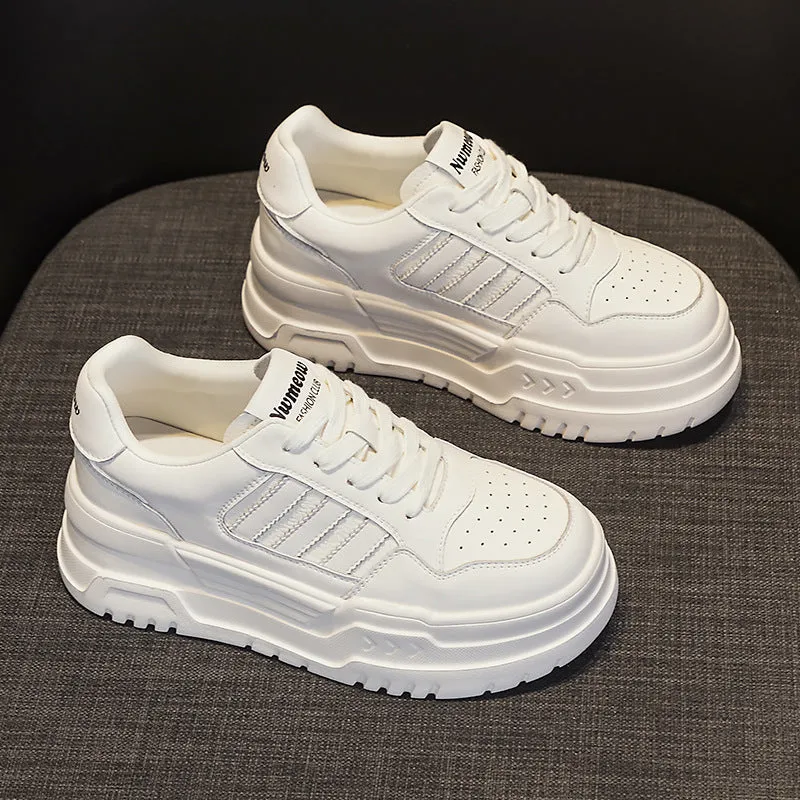 Fashionable striped flat-soled sneakers